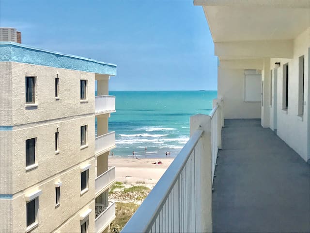 Perfect Beachfront Resort-Style Condo!