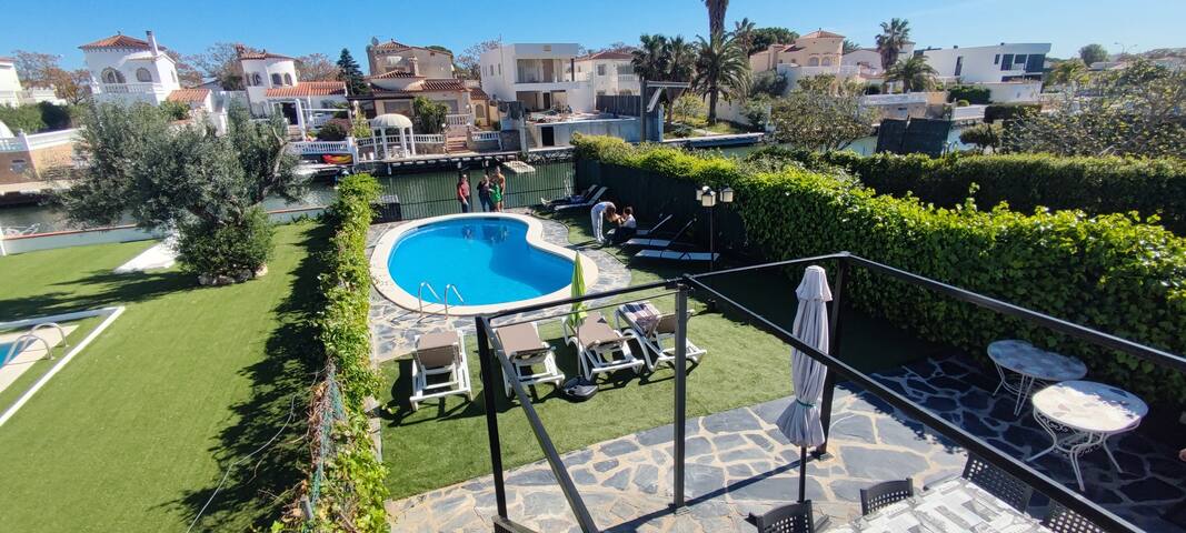 007 Chalet with moorage and pool gallery image 2