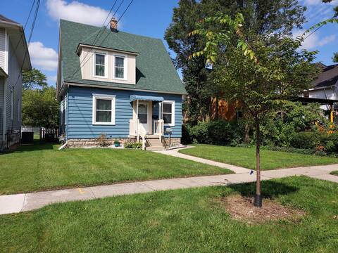 2 bedroom Aunt Roses Place Lower Duplex sleeps 6