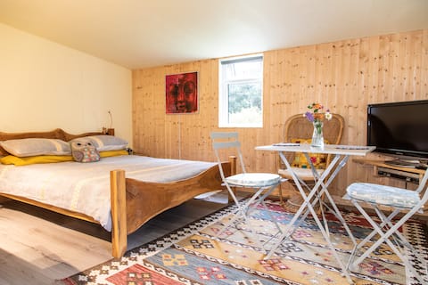 Top Airbnb: Beechwood Studio - quiet, cosy, close to town in Frome