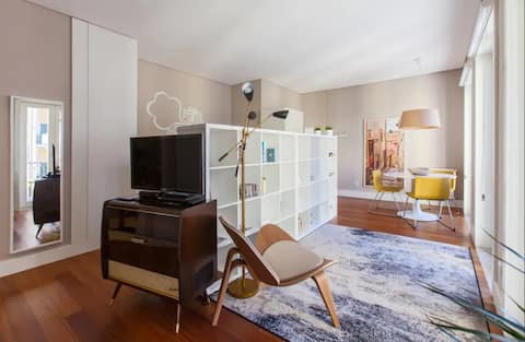 Popular Airbnb listing: TOC TOC YELLOW! In Porto´s heart! in Porto
