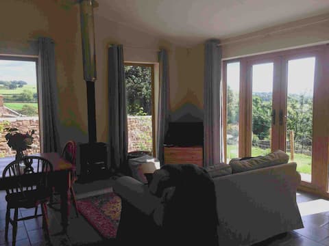 Restful rural views, alpacas, wildlife… Perry Pear