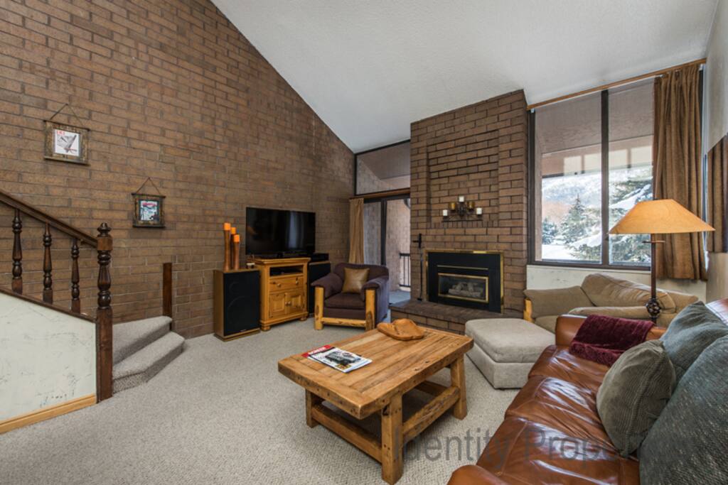 Spacious, comfortable living room