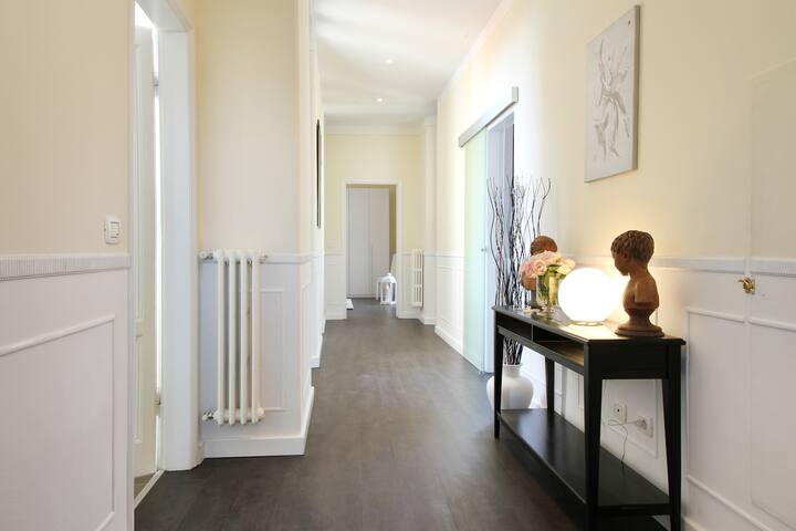 A&G -Modern Style,Bright and Central Location Flat gallery image 3