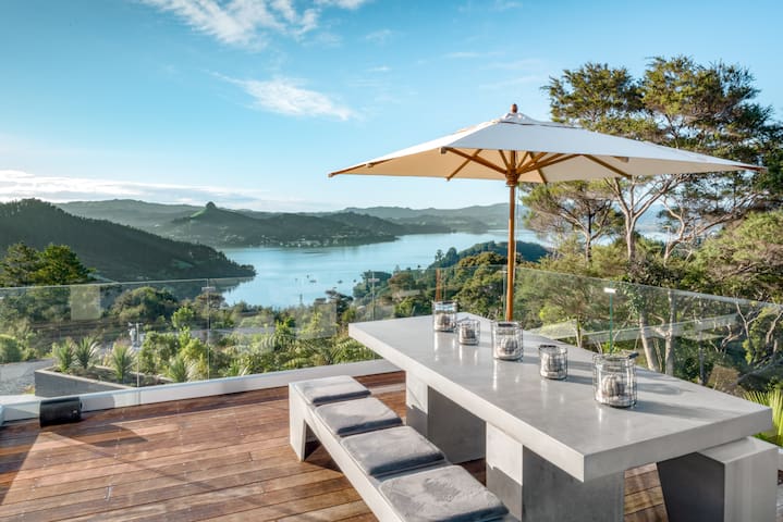 2 x Luxe Mountain Villas. Hottub View of Whangaroa