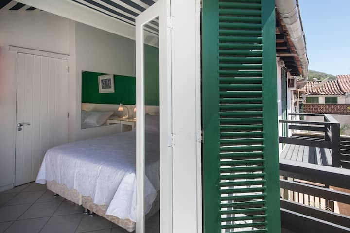 მთავარი საძინებლის აივანი