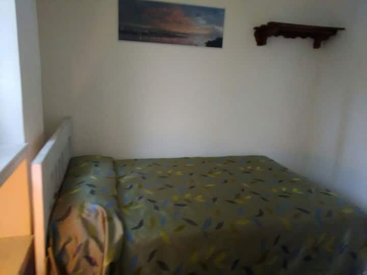 soba D bračni krevet (širine 125-149 cm)