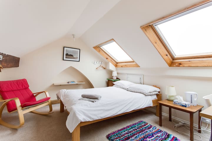 Peaceful Attic in Popular & Friendly Home
