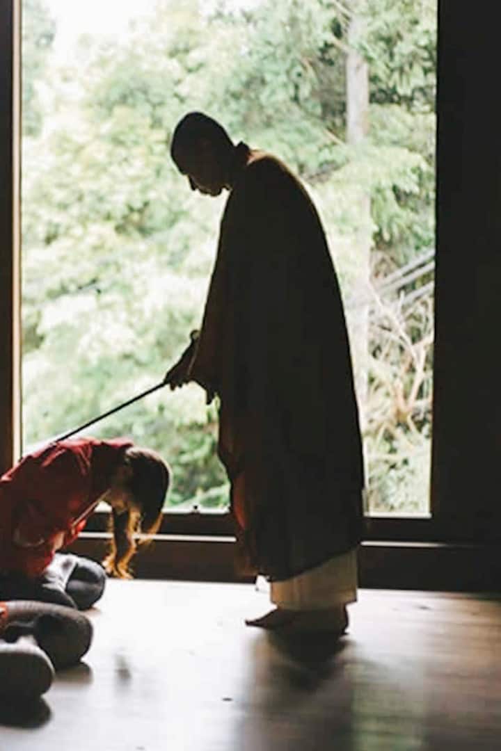 お寺でお坊さんと座禅体験 Airbnb