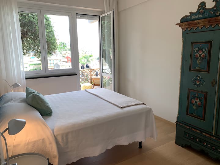 Schlafzimmer 2
Du kannst im Bett liegen und auf das Meer blicken
Sie können das Meer vom Bett aus sehen