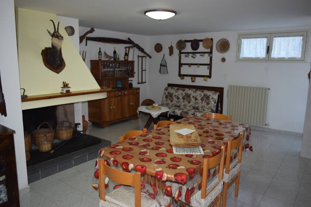 Ampia cucina dotata di tutti i maggiori confort