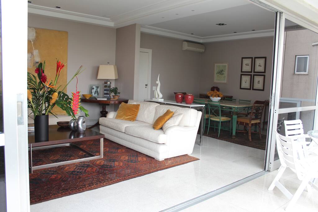 Dining room with table for 8.