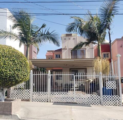 ANGULO HOUSE, Family & Groups Special