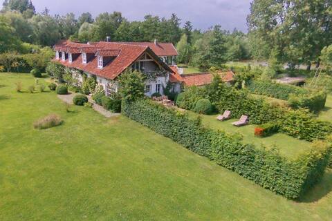 Nice farmhouse in the Bay of Somme 8 km from the beach