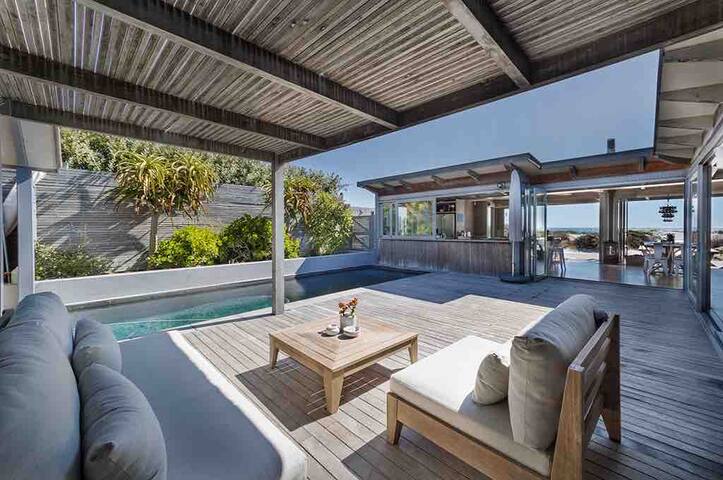 Amazing home on the beach in Klein Slangkop gallery image 2