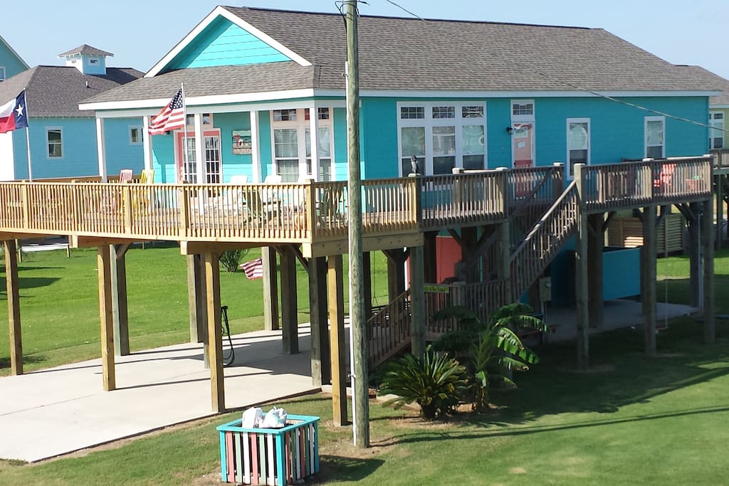 Bright & Clean Beach House w/ View! Houses for Rent in Bolivar