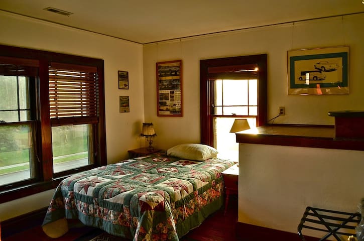 Cafaro Room: No fuss, clean & unique!
