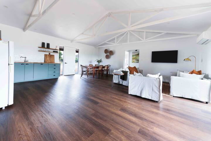 The Bungalow Cottage - Retreat - Young