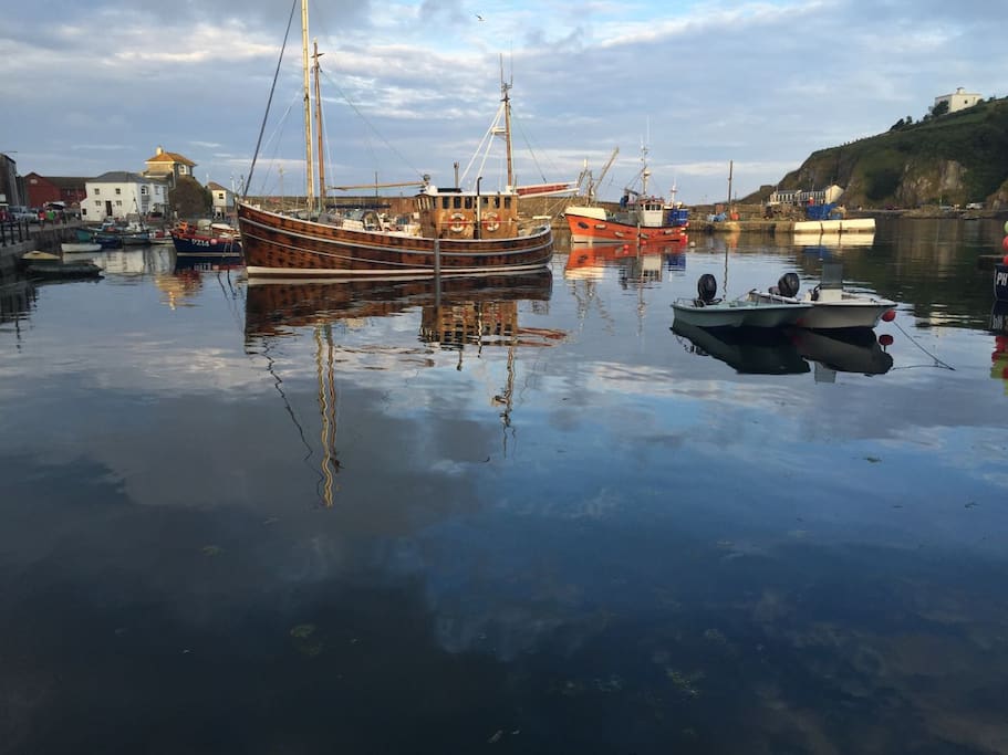 a stroll to the harbour