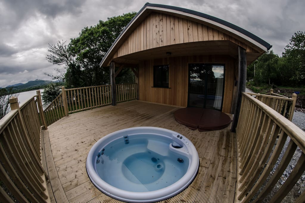 Tig Admaid: Woodland cabin with hot-tub jacuzzi - Houses 