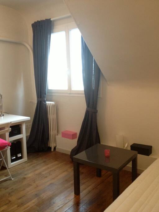 18 m2 agencés au mieux en un espace confortable pour manger, travailler ou dormir !