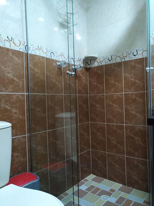 Baño alcoba principal