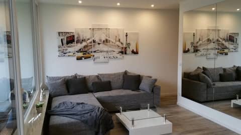 Top performing Airbnb: Tasteful apartment fully equipped WLAN 8th floor in Hochheide