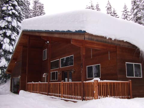 Elk Tracks Lodge