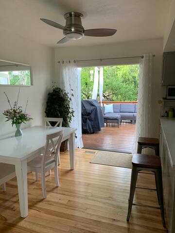 Mt. Tabor Garden Retreat with hot tub & sauna gallery image 3