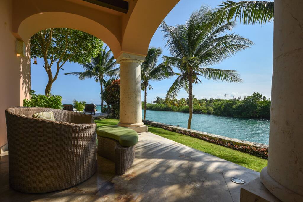 Offers a unique and exclusive Caribbean landscape surrounded by tropical gardens in a natural magical environment.