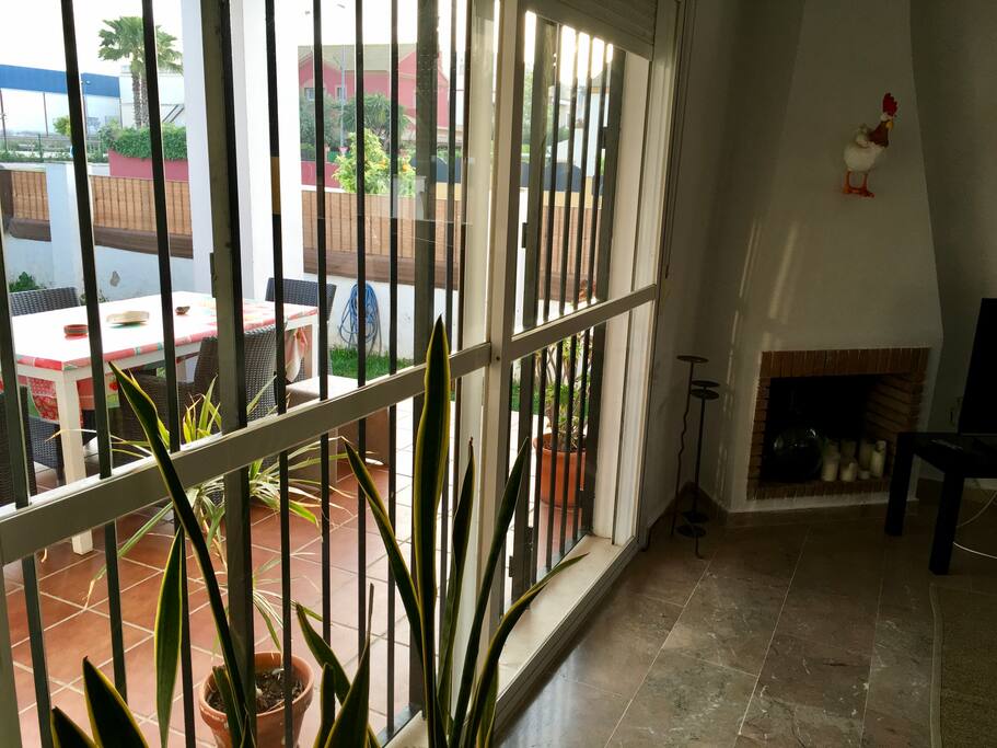 Ventanal del salón al jardín