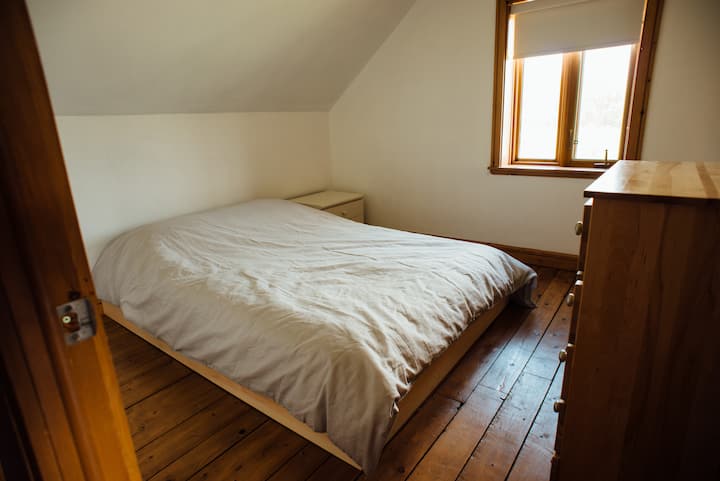 Chambre 1, lit Queen Size.