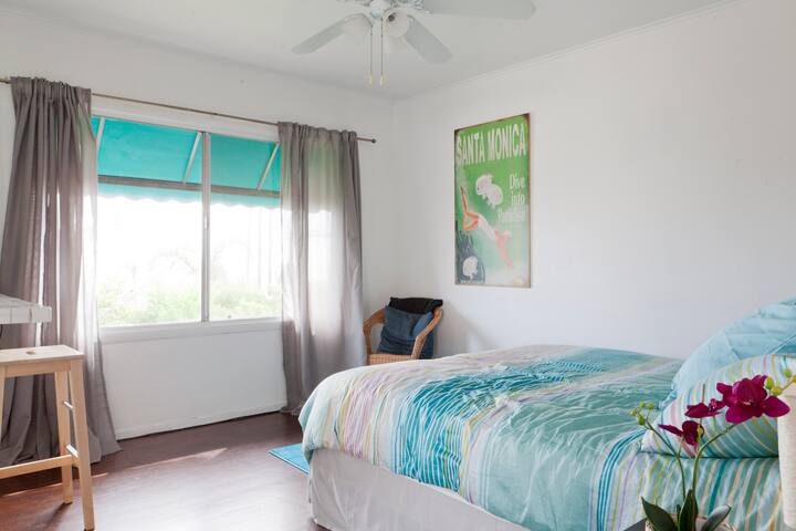 Santa Monica Beach Suite 5