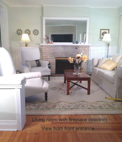 Beautiful 4 Bedroom River Heights Character Home gallery image 2