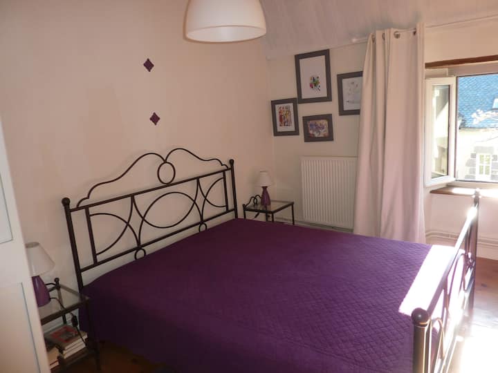 Dhomë gjumi 1 - Krevat 160 cm (kati i parë)