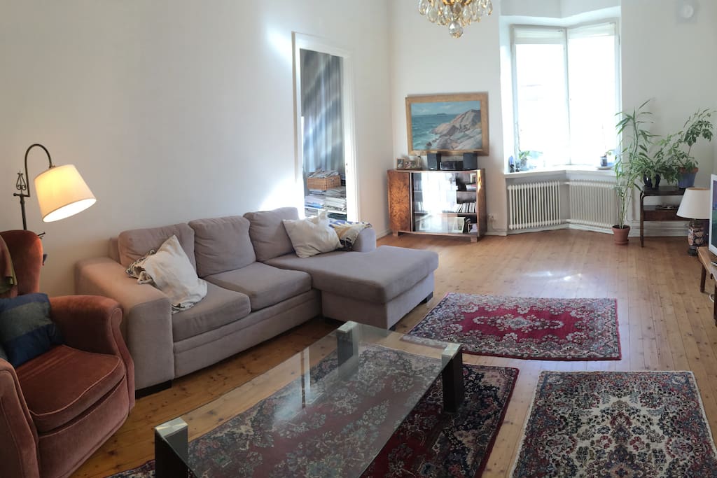 Living room between the two bedrooms