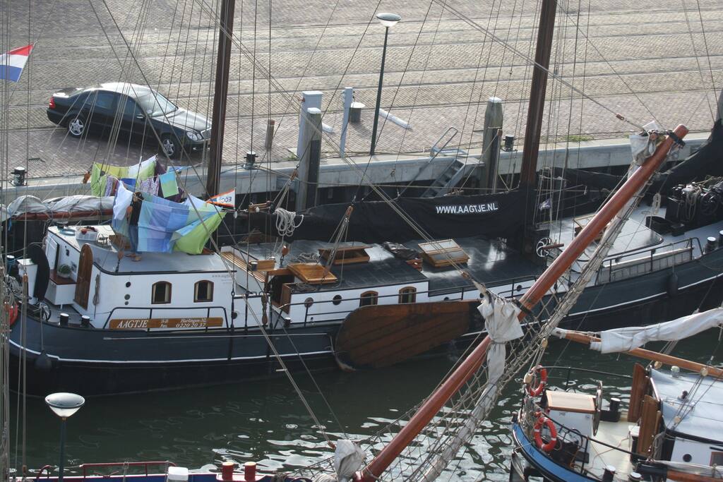 in de haven van Harlingen