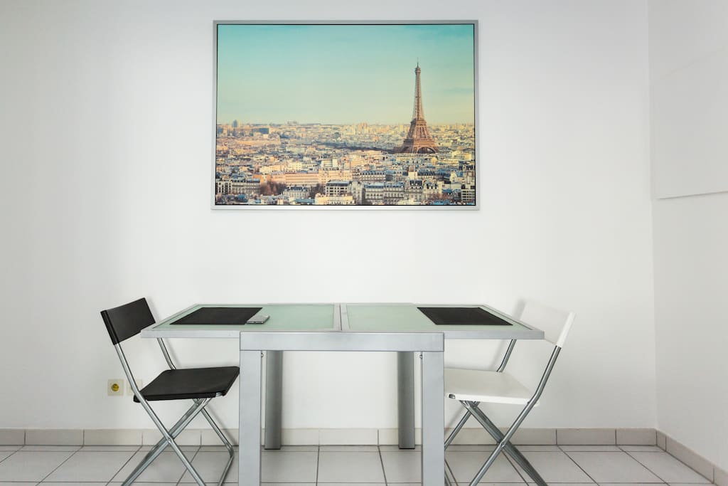TV - Canapé - Table à Manger - WIFI