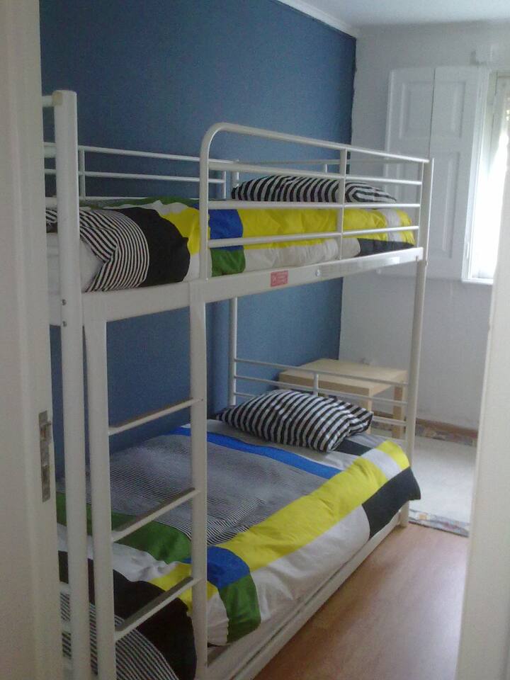 מיטה עם מיטת קומתיים (3 מיטות)