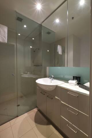 ACD Apartments – Executive Three Bedroom Apartment gallery image 3