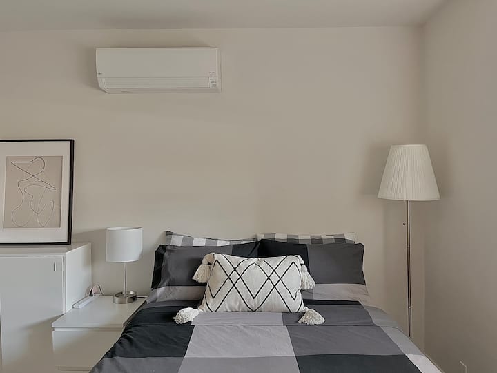 舒适的标准双人床