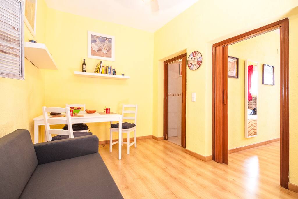 Living room. Best place to restore your energies after walking around Madrid!