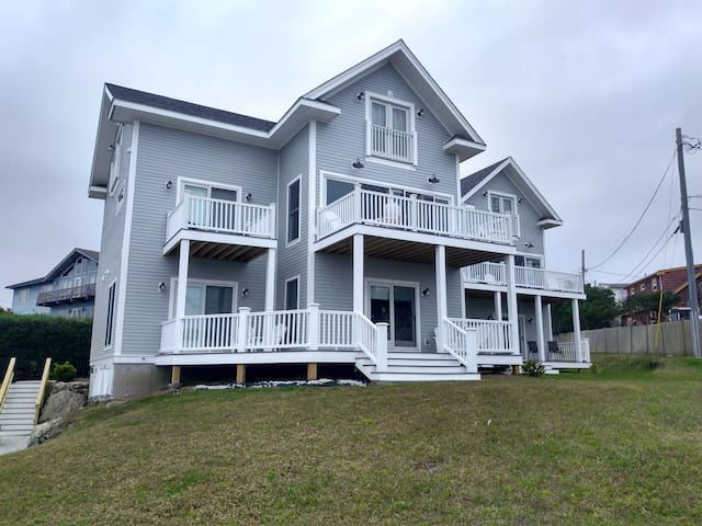 5BR/4BA Spacious Beachside Oasis Steps to Beach!