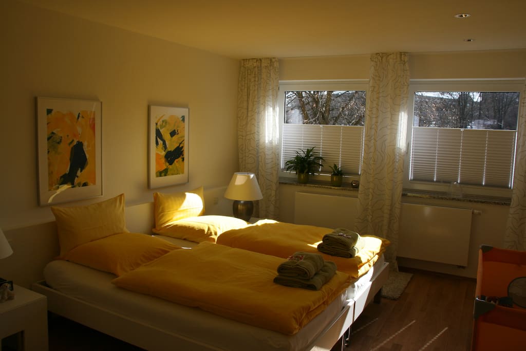 Schlafzimmer 1