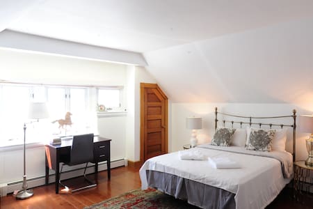 Chic quiet room 2 (Near BU/Downtown/Fenway/HMS)