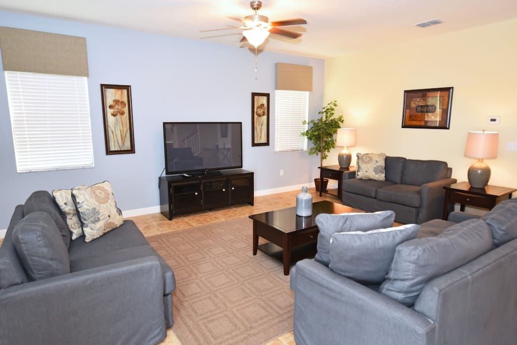 Couch,Furniture,Entertainment Center,Dining Table,Table
