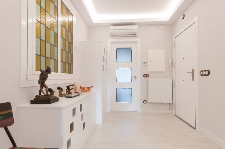 Great flat. Feel as at home in center Barcelona. gallery image 5