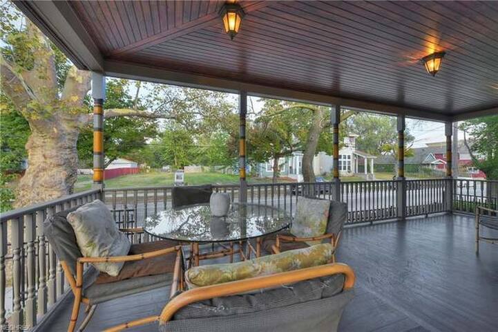 Room for rent in beautiful home in Ohio City