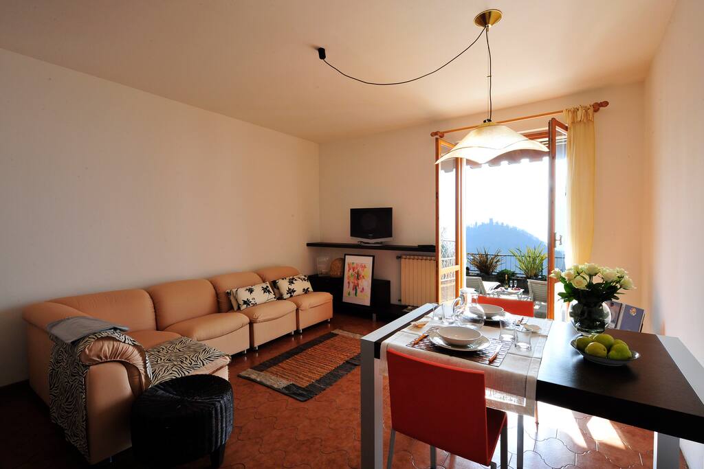 Living room with entrance to the terrace