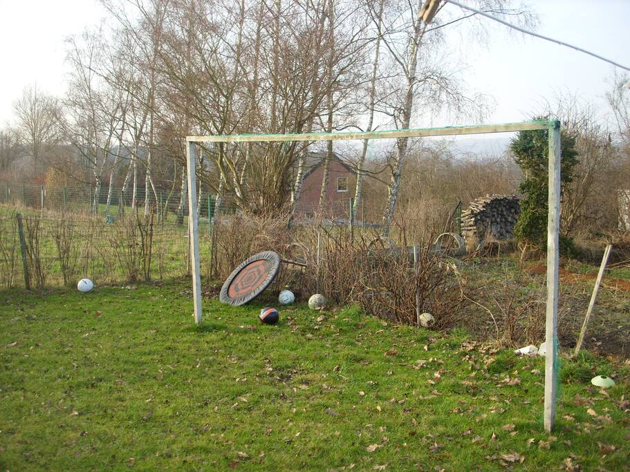 pelouse pouvant jouer avec des enfants foot paysage agréable